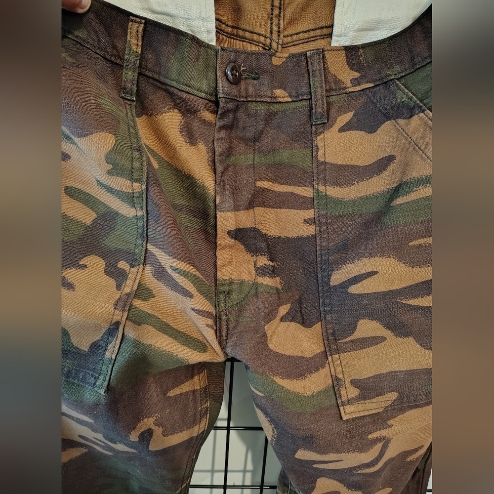 Levi’s Camo Cargo Pants - Picture 4 of 10